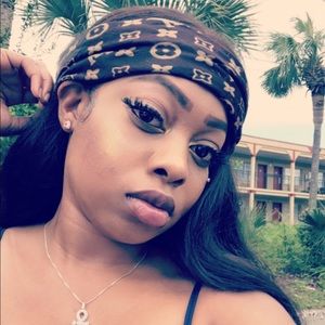 Meet your Posher, Lele